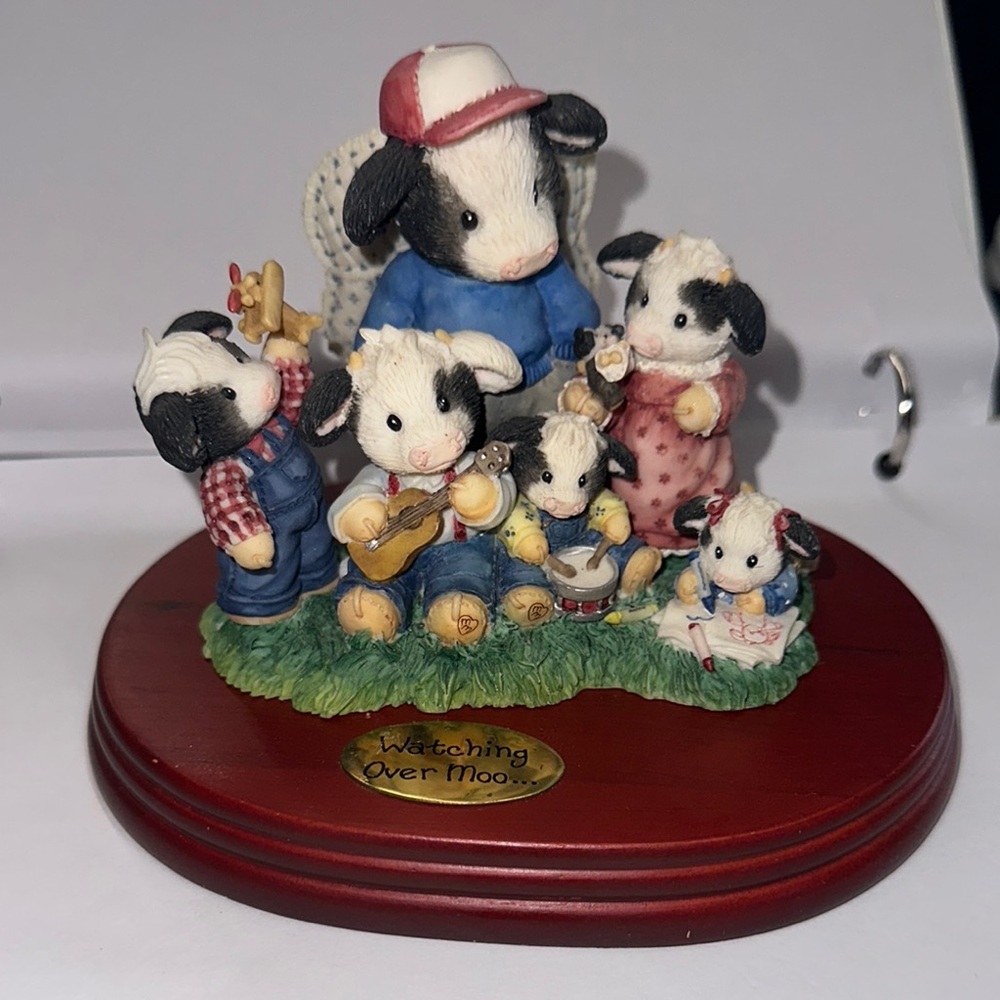 Cow Family Figurine - Multicolor